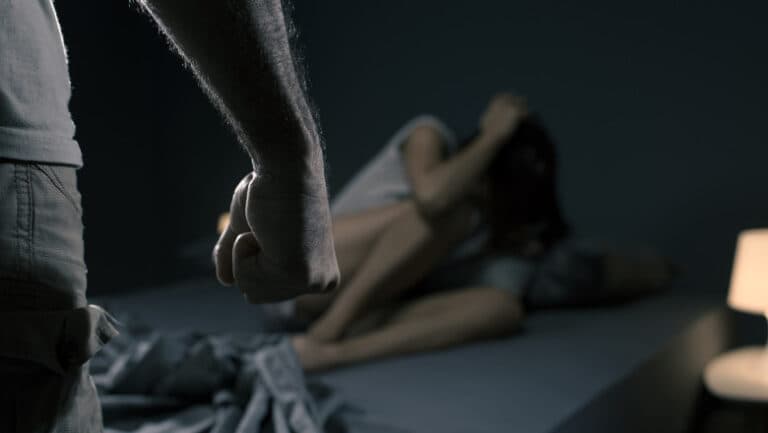 Împotriva tăcerii: Povestea unei supraviețuitoare a violenței domestice care își face auzită vocea