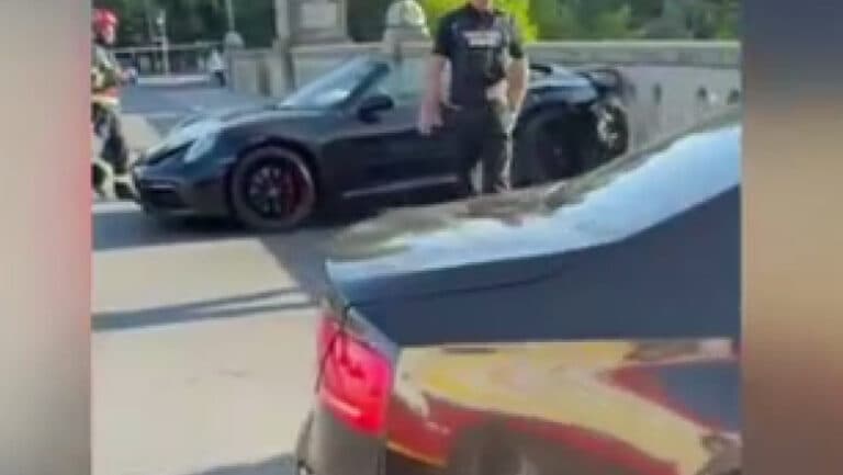 Incident pe podul din Timișoara: răfuială între clanuri duce la un accident provocat, iar un șofer a fost arestat