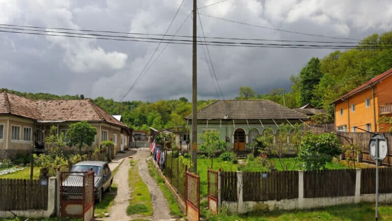 Amenzi de până la 100.000 de lei pentru construcții neautorizate în curte: garaje, șoproane și alte anexe sub lupa autorităților