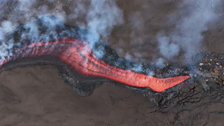 Etna, vulcanul emblematic al Europei, își revarsă din nou forța: priveliști uimitoare deasupra fiorului său natural