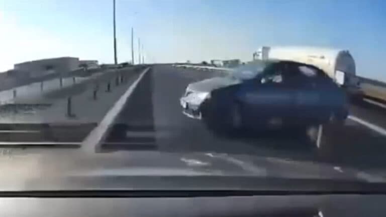 Incident pe Autostrada A1: Un șofer își schimbă brusc direcția și provoacă un accident