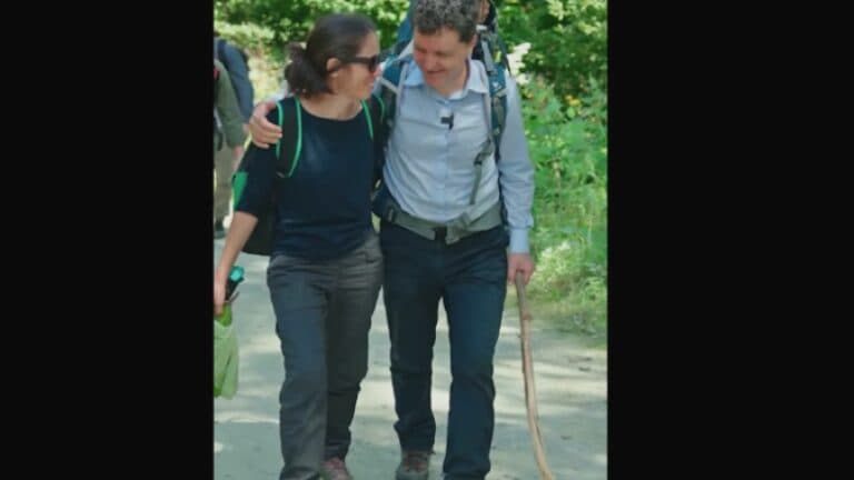 „Descoperiri de familie: Nicușor Dan, alături de cei dragi, la Sâmbăta de Sus și chiliile lui Arsenie Boca.”