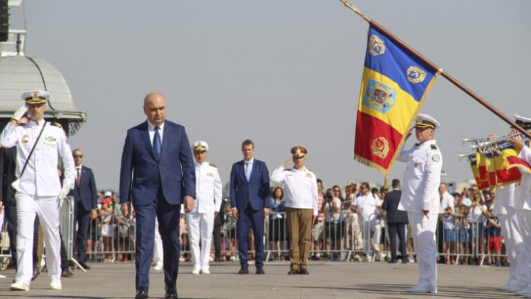 Ilie Bolojan, întâmpinat cu huiduieli la Constanța, înainte de discursul de Ziua Marinei: „Să depășim împreună această perioadă dificilă.”