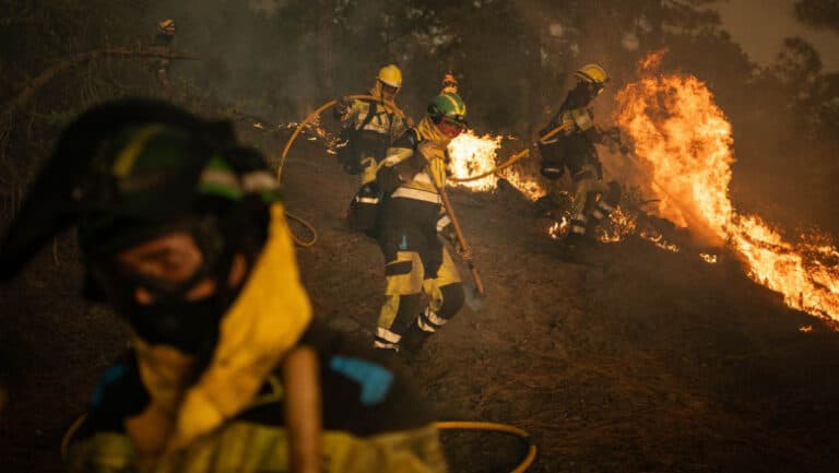 Flăcări devastatoare în apropiere de Madrid: mii de persoane evacuate, iar Andaluzia se află în alertă