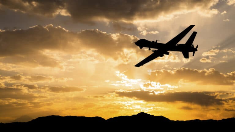 Flăcări uriașe la un depozit de petrol din Soci, în urma unui atac cu drone din partea Ucrainei; zborurile sunt suspendate