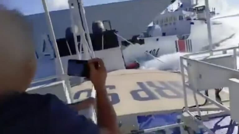 Coliziune pe mare: navele militare chineze s-au izbit în timpul urmăririi unui vas filipinez în apele contestate din sudul țării