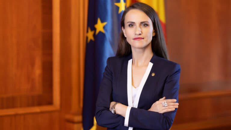 MAE anunță disponibilitatea a 180 de poziții în domeniul diplomatic și tehnico-administrativ. Oana Țoiu: „Povestirile de succes necesită răbdare.”