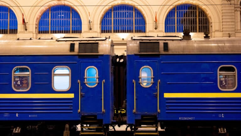 Noi strategii de atac: dronele ucrainene vizează frecvent infrastructura feroviară a Rusiei, generând haos în circulația trenurilor