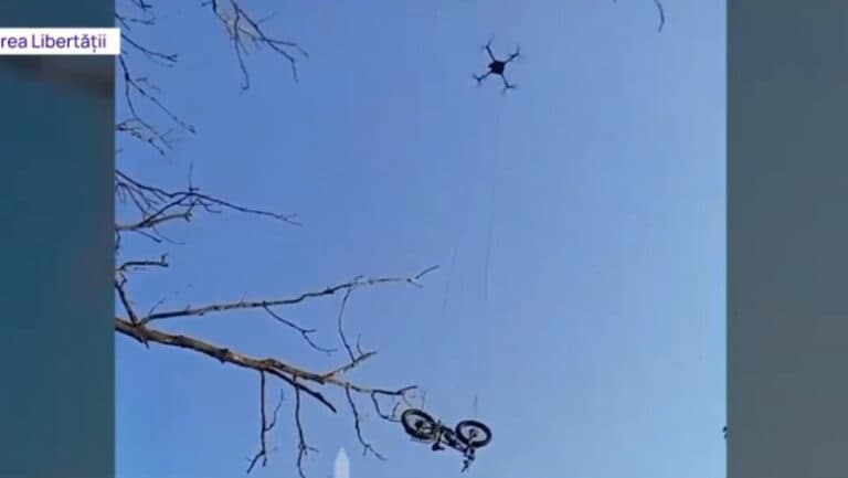 „Un salvator neobișnuit: Cum o bicicletă electrică adusă de dronă a scos un soldat ucrainean din învălmășeala inamică”