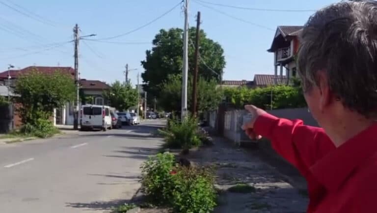 Reportaj din Oltenița, orașul lui Ion Iliescu, la o zi după despărțirea de fostul președinte: clopote tăcute, omagii absente. Ce gândesc localnicii