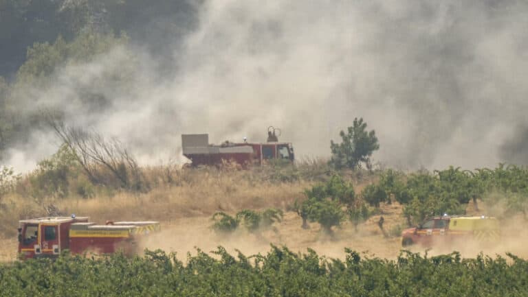 Flăcările din sudul Franței au devorat 16.000 de hectare: o victimă și 13 răniți, inclusiv un pompier și o persoană grav afectată
