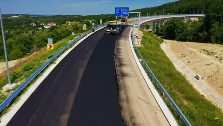 Centura Zalău: O nouă versiune a „Tăntălăului și Gogomanului”, în care chinezii pretind că muncesc, iar statul român că investește