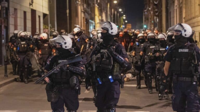 Violențe în stradă: Protestele antiguvernamentale din Serbia și acuzațiile de brutalitate împotriva forțelor de ordine