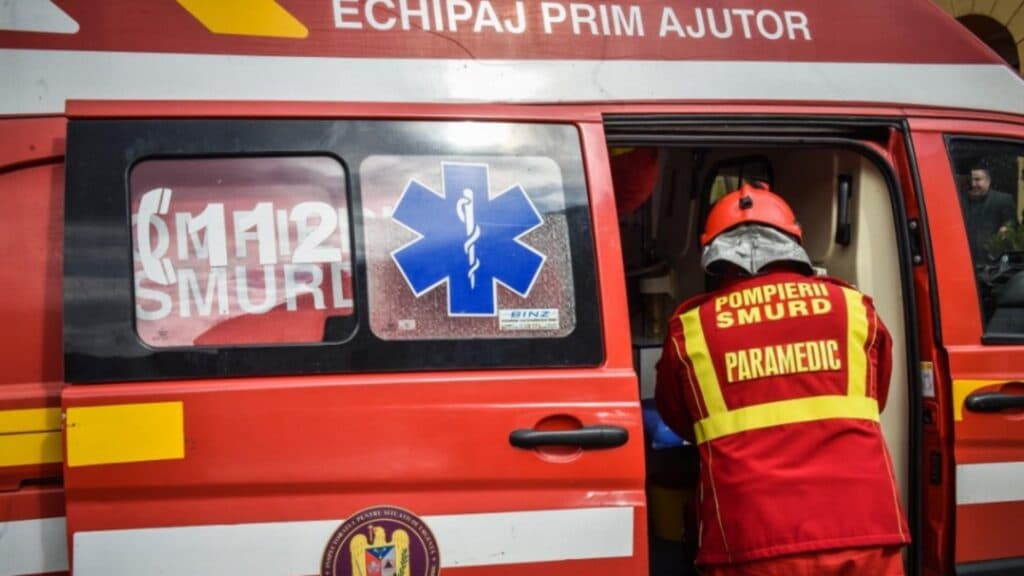 Coliziune în Piatra Neamț: Un bărbat a fost transportat de urgență la spital după un accident cu trei autoturisme