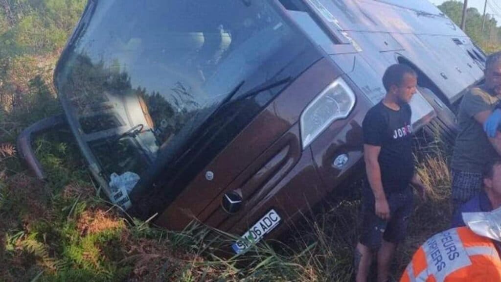 Tragedie rutieră în Franța: un autocar cu români s-a răsturnat lângă Bordeaux