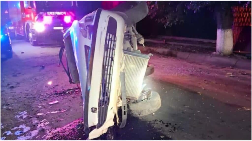 Tragedie în Giurgiu: Cinci tineri răniți după ce vehiculul în care se aflau s-a răsturnat