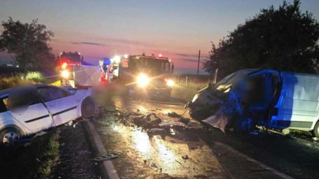 Tragedie teribilă în Bihor: Trei vieți pierdute în urma unei coliziuni devastatoare cu o dubiță