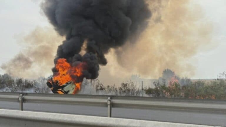 Incendiu pe autostrada A1 București-Pitești: o mașină în flăcări pe drumul spre capitală