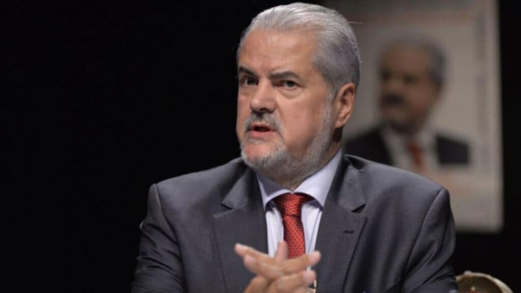 Adrian Năstase reacționează vehement: E inacceptabil ca politica externă a României să fie încredințată doar USR-ului!