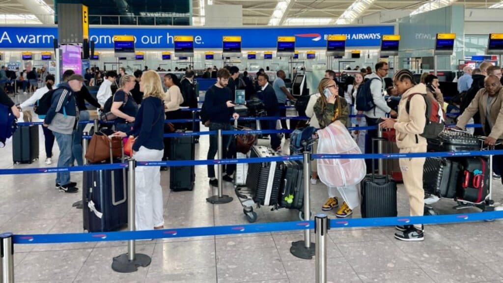 Aeroporturi europene în alertă: haos la înregistrare, zboruri întârziate sau anulate