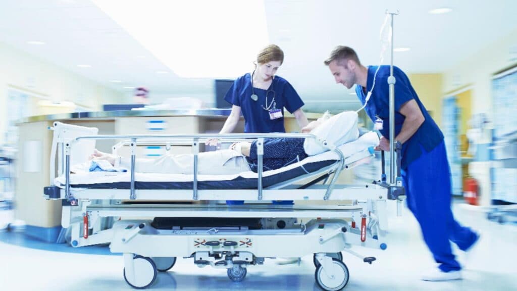Alerta de amenințări cu moartea în instituții de învățământ și spitale: Tânărul de 17 ani, internat într-o unitate medicală din București