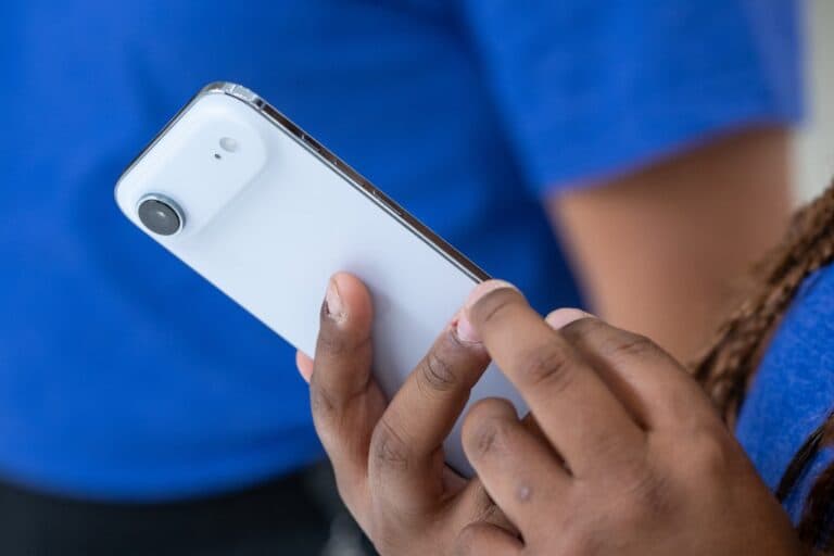 Noua caracteristică de securitate a iPhone-ului Apple complică viața producătorilor de spyware