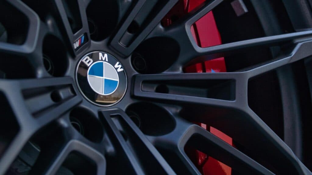 Atenție BMW: Riscuri de scurtcircuit și incendiu la modelele fabricate între 2015 și 2021, dacă nu se intervine prompt