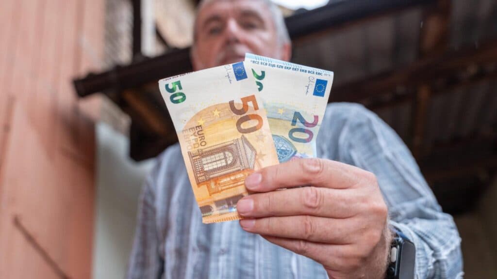 Banca Centrală Europeană ne îndeamnă să economisim pentru vremuri dificile