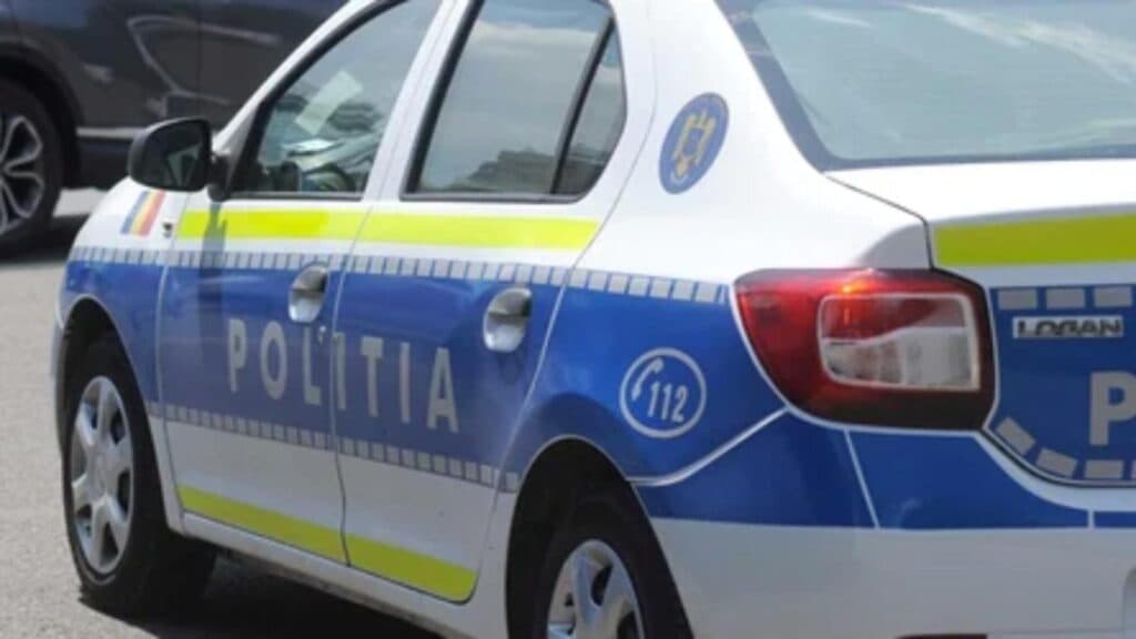Bărbat reținut după ce a dat foc bunurilor din sat, în urma unei acțiuni extinse a forțelor de ordine