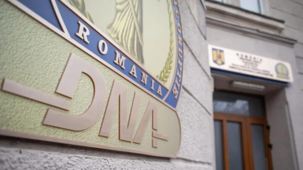 Bărbat arestat de DNA în flagrant delict, surprins în timp ce primea o mită de 60.000 de euro