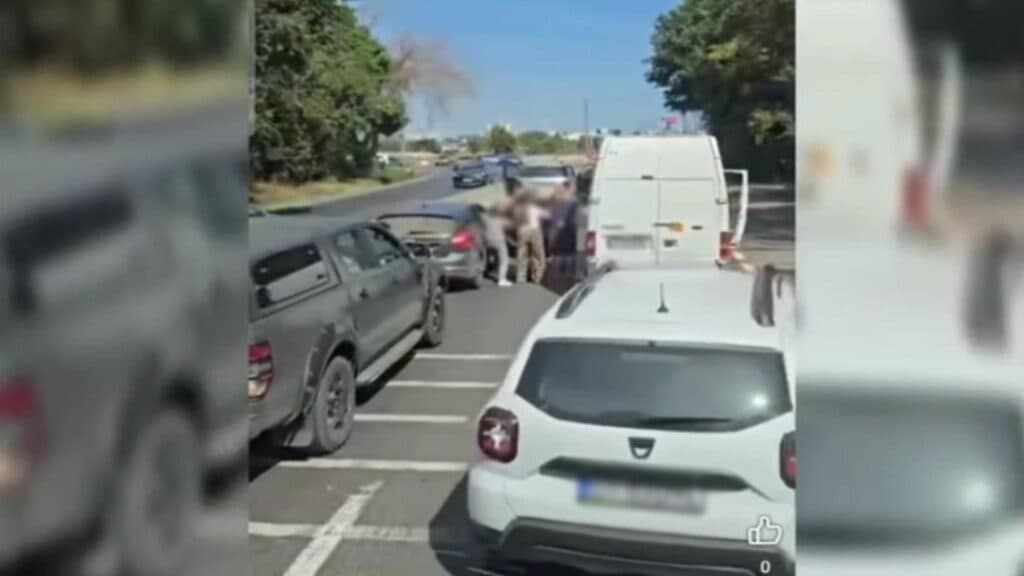 Asemenea unei aventuri în Vestul Sălbatic, pe drumul de acces în Constanța