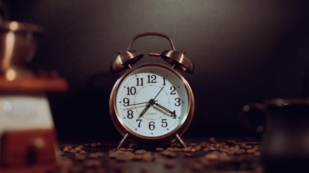 Când se va face trecerea la ora de iarnă în 2025: motivele pentru care schimbarea se petrece doar în weekend