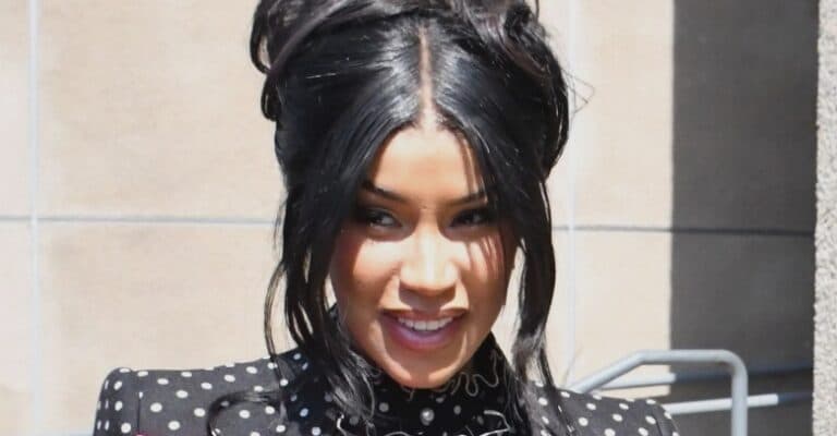 Cardi B scapă de acuzațiile de agresiune: „Nu încercați să mă provocați!”