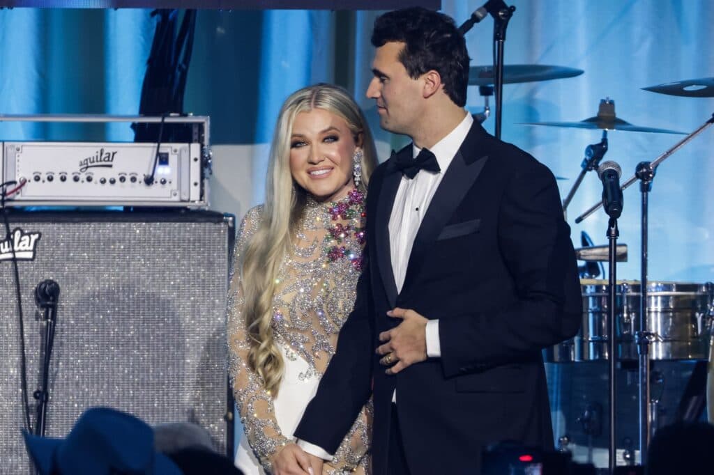 Descoperă povestea Erikăi, soția lui Charlie Kirk, și activitățile sale, alături de cei doi copii ai lor