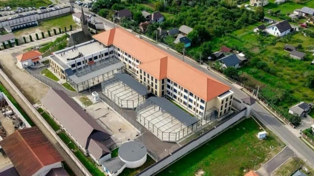 O nouă eră în închisorile românești: Primul penitenciar dotat cu biblioteci și sală de spectacole