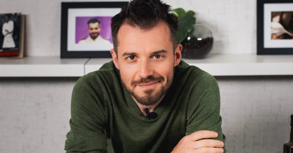 Descoperă rețeta paellei catalane care îți va încânta papilele gustative! Află secretele lui Horia Manea și admiră-ți familia minunată!