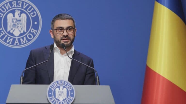 Strategiile inedite ale ministrului Muncii pentru economisirea fondurilor: bancomate în mediul rural și pensii direct pe card