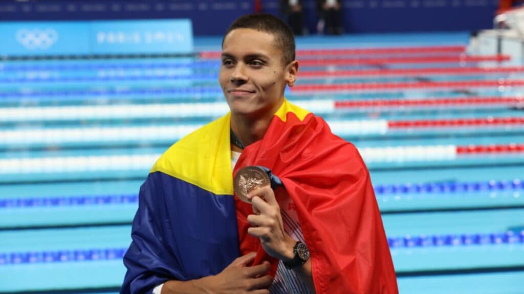 David Popovici cucerește aurul la 200 m liber în cadrul Campionatelor Mondiale de Natație din Singapore