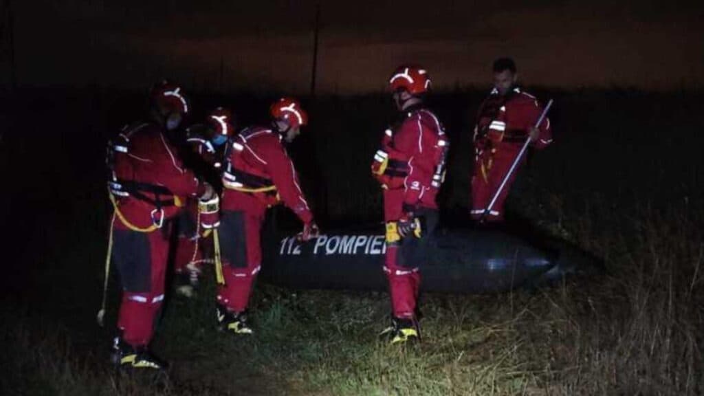 Descoperire șocantă pe malul Crișului Repede: un bărbat înecat, prins în iarbă subacvatică, la doar un metru de țărm
