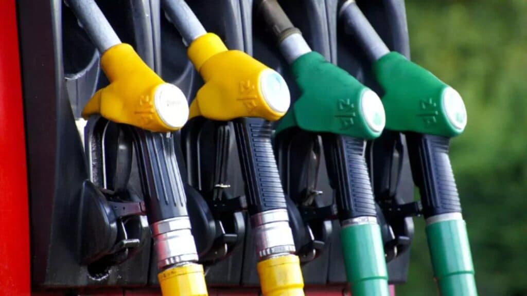 Secretele benzinei 95 și 98: ghid esențial pentru șoferi în alegerea combustibilului potrivit