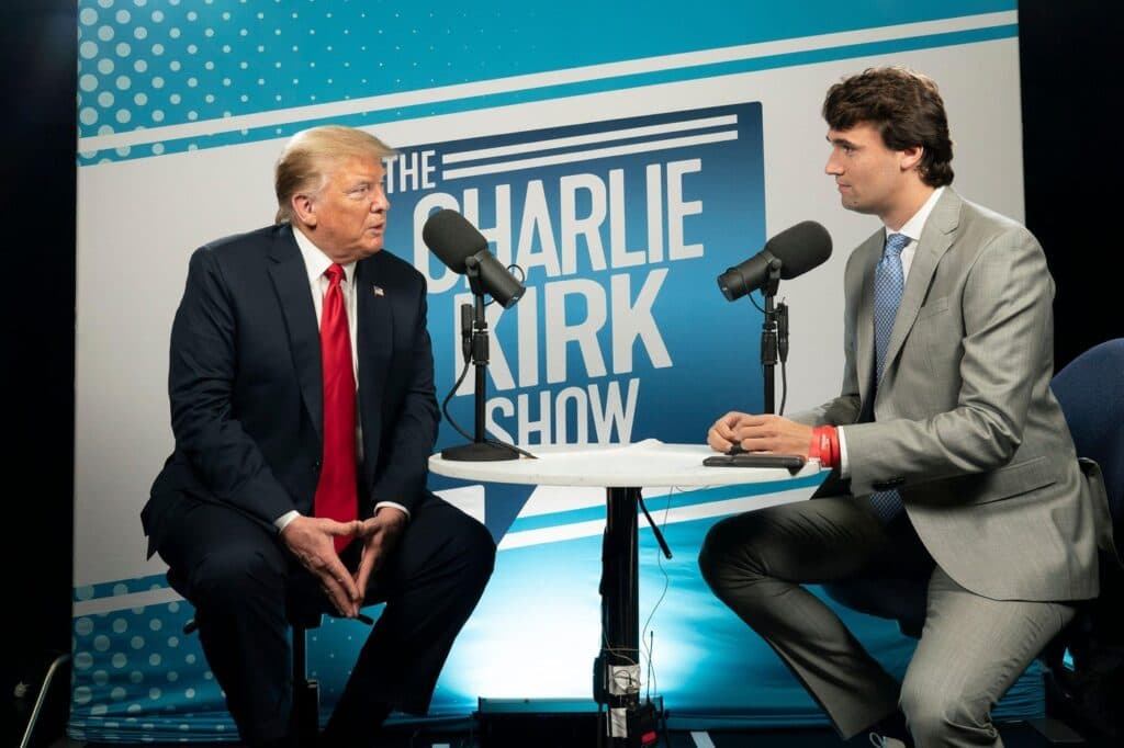 Donald Trump anunță o hotărâre semnificativă în urma dispariției lui Charlie Kirk, o adevărată recunoaștere postumă