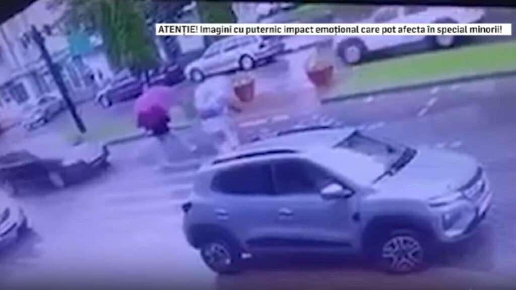 Accident pe trecerea de pietoni: Două eleve rănite de un șofer neatent