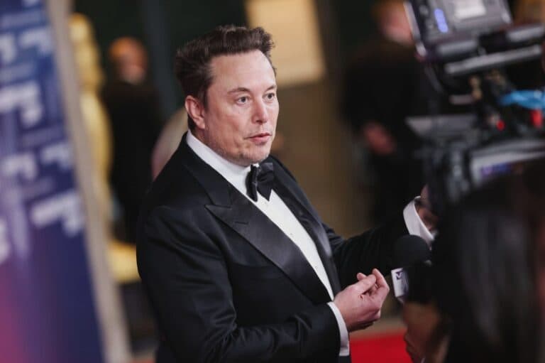 Elon Musk, pe cale să devină primul trilionar global, cu Tesla în rol principal: ce cerințe trebuie îndeplinite?