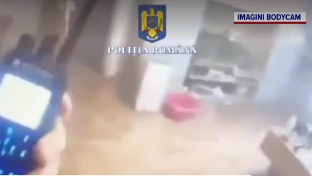 O eroină de 33 de ani, salvată dintr-un apartament cuprins de flăcări, capturați de camerele de supraveghere