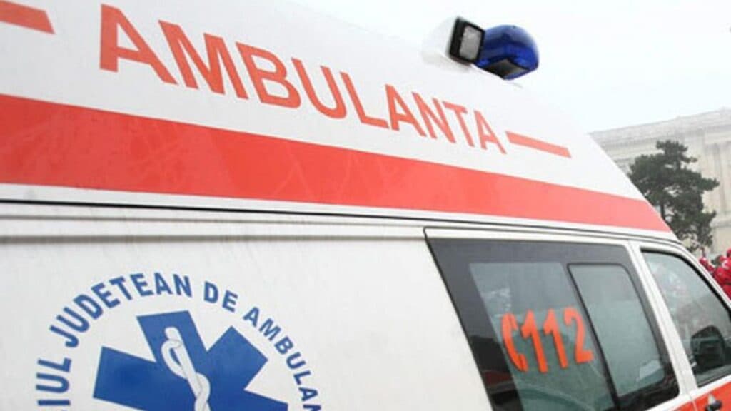 Fetiță de 4 ani, accidentată grav de un automobil pe o stradă din Sebeș, în timp ce încerca să traverseze neregulamentar