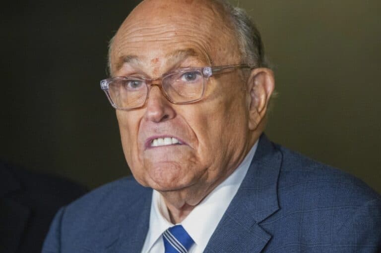 Rudy Giuliani, fostul primar al New York-ului, a fost internat de urgență după un accident de mașină