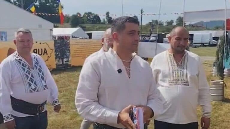 George Simion, alături de români, înaintea celor patru moțiuni de cenzură împotriva Guvernului, a vizitat Țebea