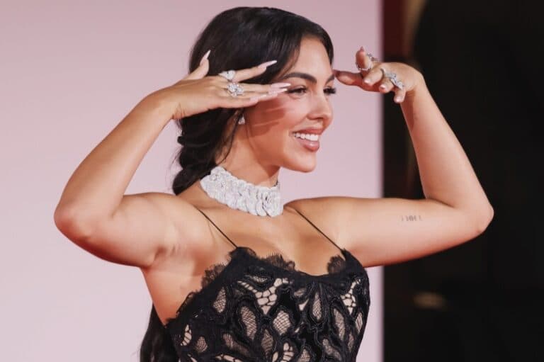 Georgina Rodriguez, strălucire și eleganță pe canalele Veneției! A navigat cu gondola purtând o ținută ce valorează cât patru salarii minime din România