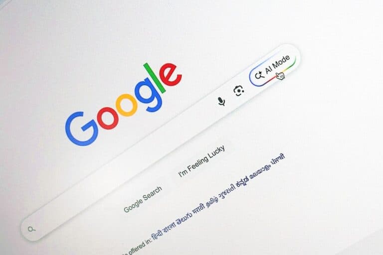 Inteligența artificială de la Google își face debutul global în limba spaniolă