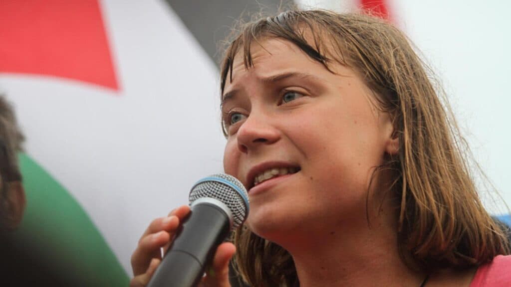 Greta Thunberg în fața unui nou scandal: nava care o ducea spre Gaza a fost atacată de o dronă, iar ancheta sugerează autosabotaj